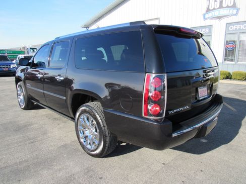 Used 2013 GMC Yukon XL Denali image 3
