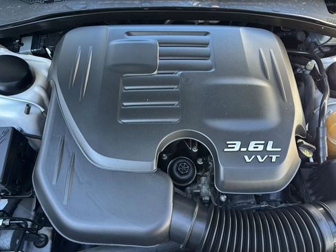 Used 2018 Chrysler 300 S image 41