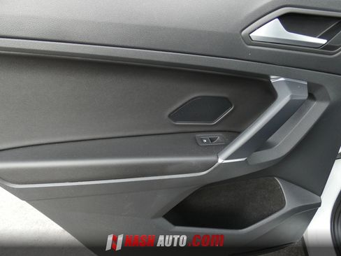 Used 2020 Volkswagen Tiguan SE w/ Panoramic Sunroof Package FWD image 43