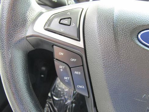 Used 2018 Ford Fusion SE FWD image 17