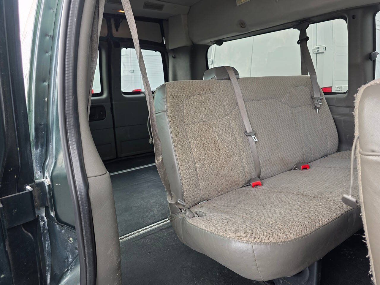 Used 2011 Chevrolet Express 3500 LS RWD image 10