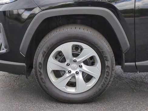 Certified 2022 Toyota RAV4 LE AWD/4WD image 7
