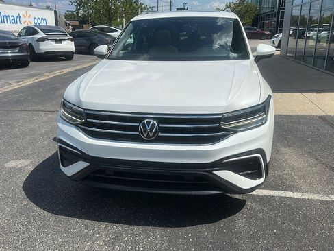 Used 2023 Volkswagen Tiguan SE AWD/4WD image 8