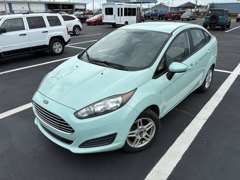 Used 2017 Ford Fiesta SE FWD image 2