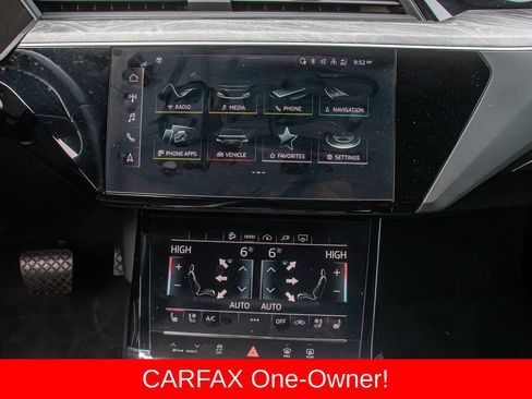 Used 2022 Audi e-tron Premium Plus w/ Premium Plus Package image 17