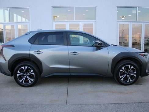 Used 2023 Subaru Solterra Premium image 8