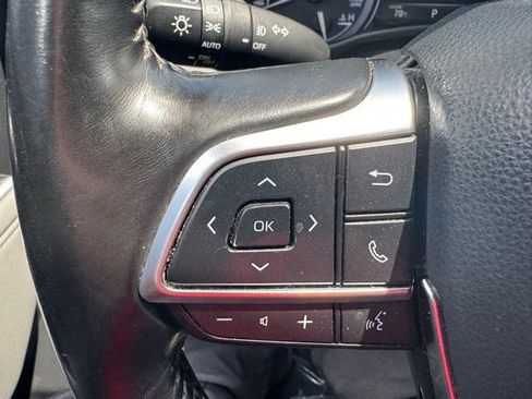 Used 2021 Toyota Highlander XLE AWD/4WD image 20