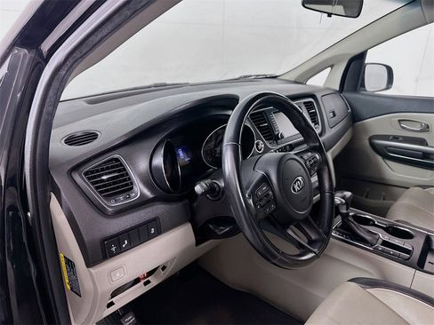 Used 2020 Kia Sedona EX image 9
