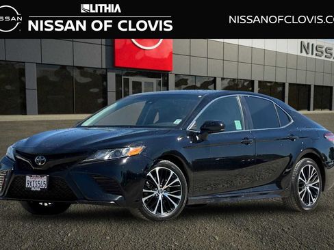 Used 2019 Toyota Camry SE FWD image 1