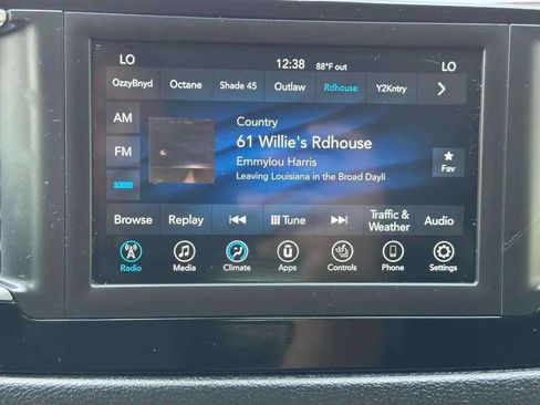 Used 2018 Chrysler Pacifica Touring-L image 57