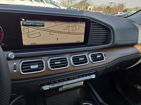 New 2026 Mercedes-Benz GLS 580 4MATIC image 11