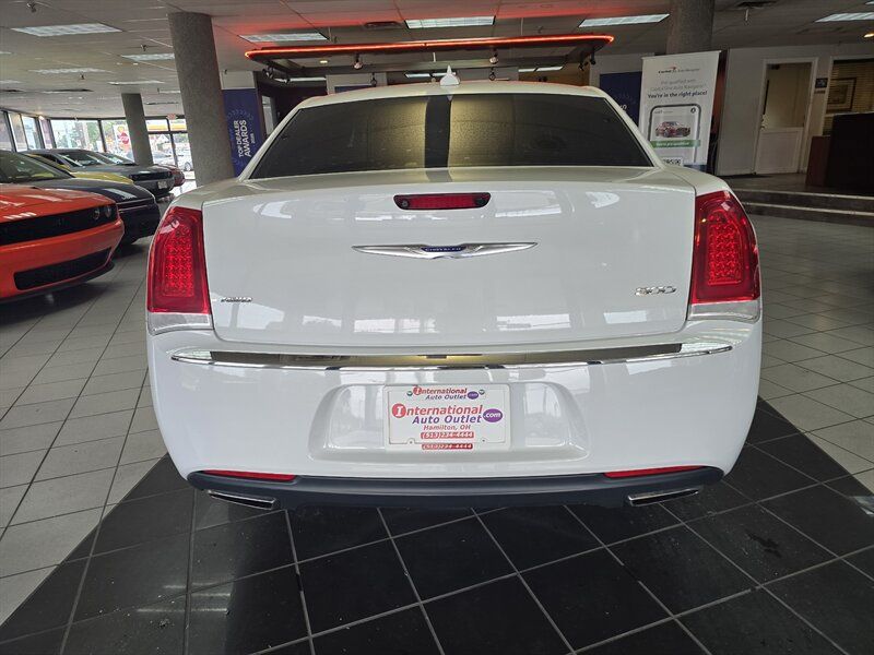 Used 2019 Chrysler 300 Touring w/ Driver Convenience Group AWD/4WD image 7