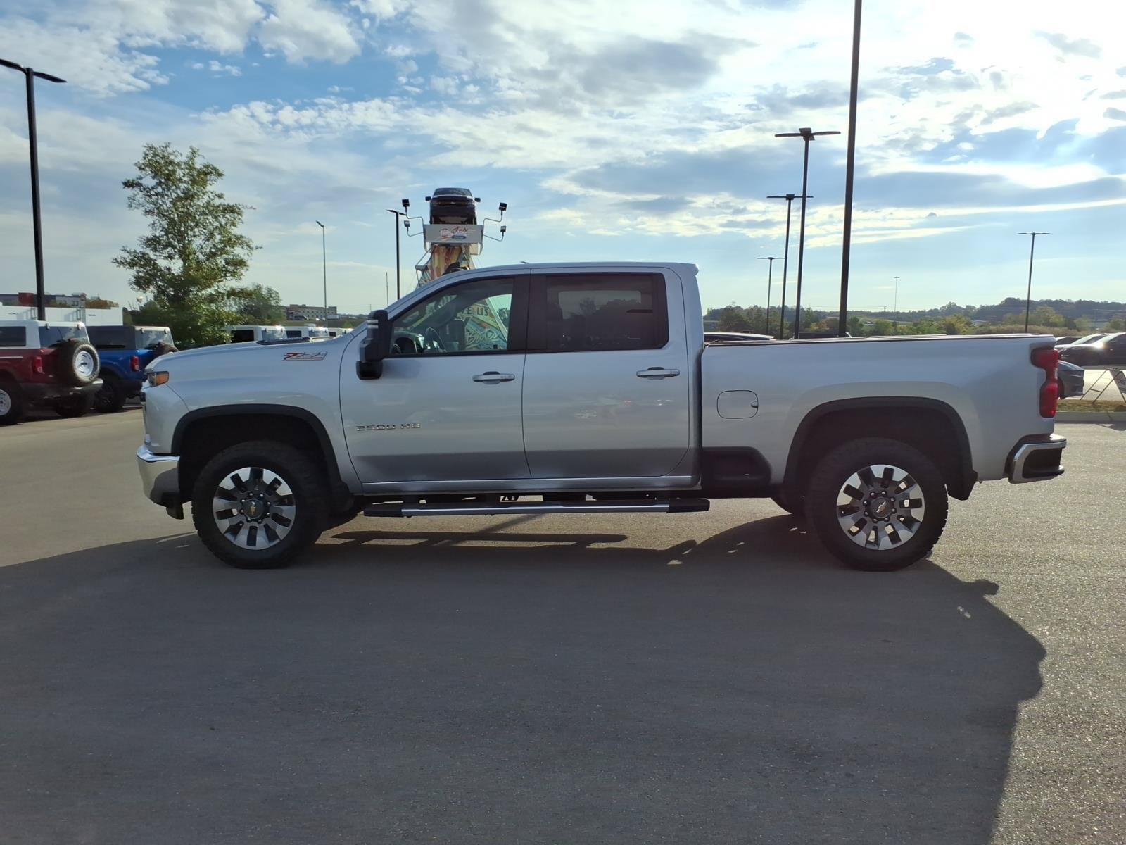 Used 2022 Chevrolet Silverado 2500 LT w/ Convenience Package AWD/4WD image 6