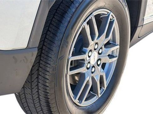 Used 2025 GMC Acadia Elevation image 12