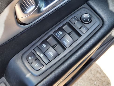 Used 2020 Chrysler Pacifica Touring w/ S Appearance Package FWD image 30