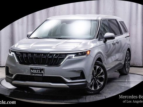 Used 2024 Kia Carnival EX image 1