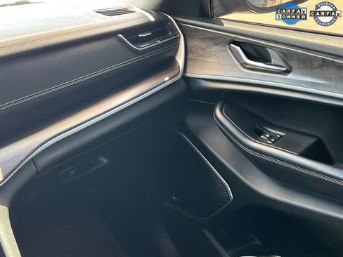 Certified 2022 Jeep Grand Cherokee L Limited image 17