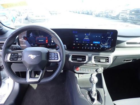 Used 2025 Ford Mustang Premium image 18