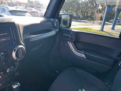 Used 2016 Jeep Wrangler Unlimited Sahara AWD/4WD image 13