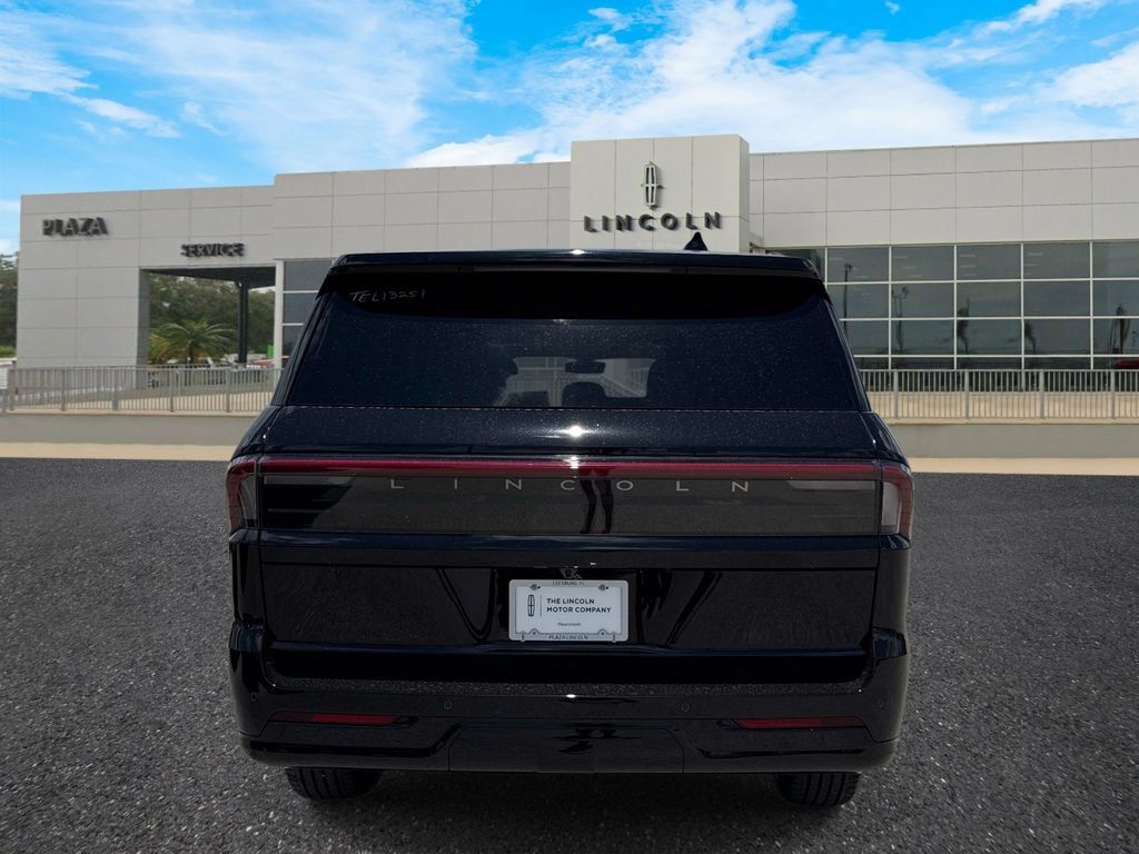 New 2026 Lincoln Navigator Reserve AWD/4WD image 3
