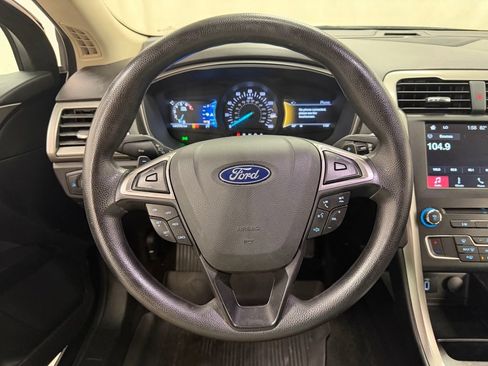 Used 2018 Ford Fusion SE w/ Fusion SE Technology Package FWD image 21