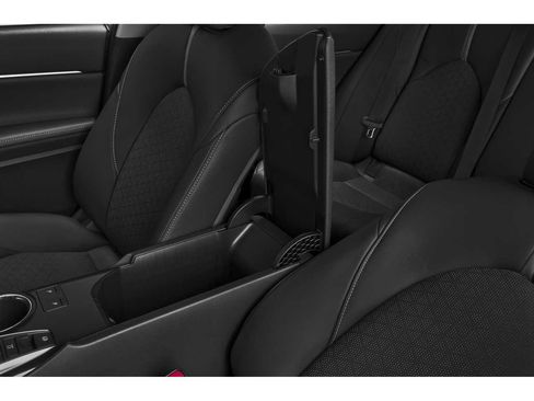 Used 2018 Toyota Camry XSE image 10