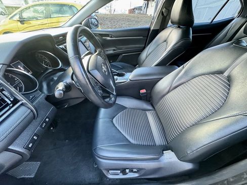Used 2018 Toyota Camry SE image 16