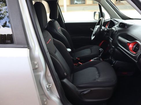 Used 2018 Jeep Renegade Trailhawk AWD/4WD image 22