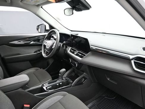 Used 2024 Chevrolet TrailBlazer LT FWD image 30
