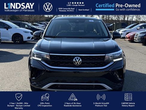 Used 2023 Volkswagen Taos SE w/ Panoramic Sunroof Package image 7