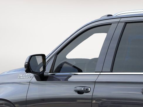 New 2026 Chevrolet Suburban High Country image 12