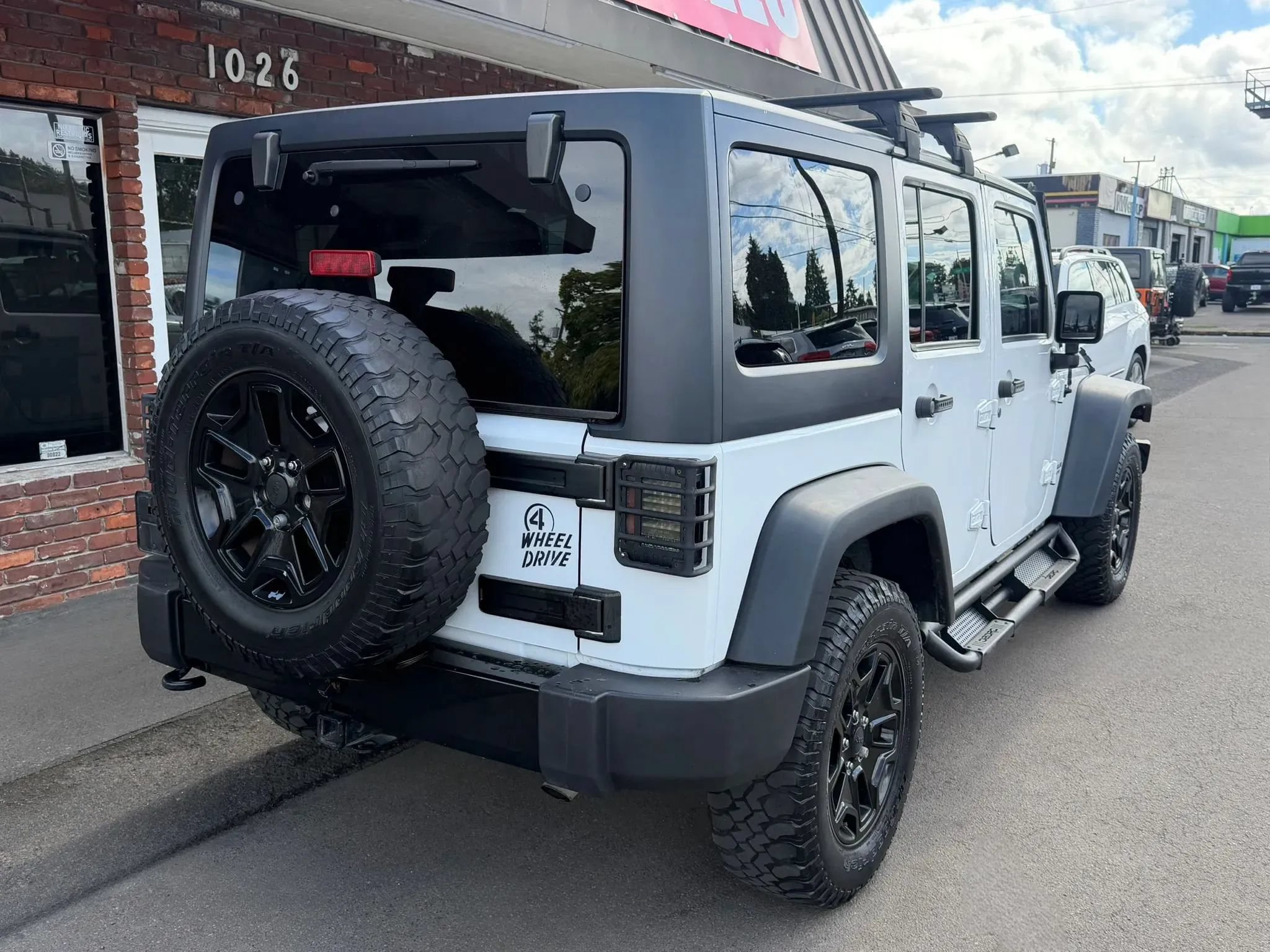 Used 2017 Jeep Wrangler Unlimited Sport AWD/4WD image 3