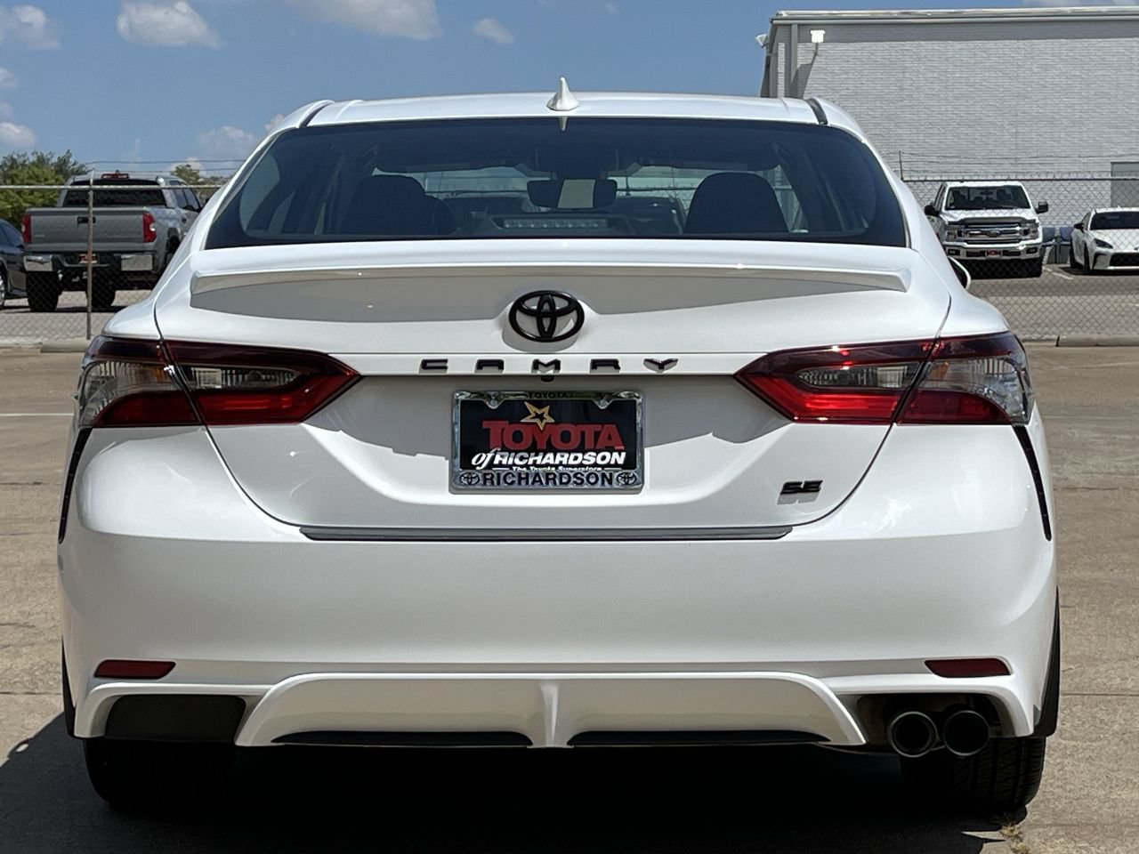 Used 2024 Toyota Camry SE FWD image 5