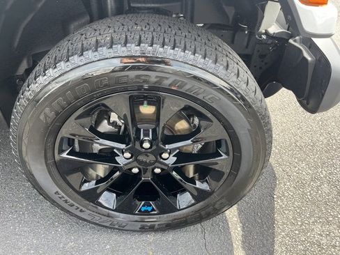 Used 2022 Jeep Wrangler Unlimited Sahara 4xe image 39