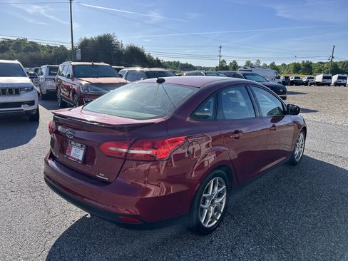 Used 2015 Ford Focus SE w/ Equipment Group 201A FWD image 6