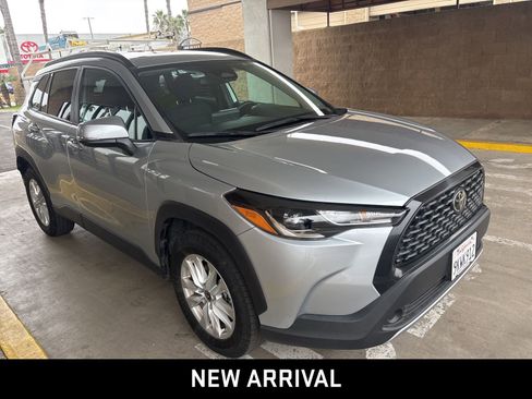 Used 2024 Toyota Corolla Cross LE image 4