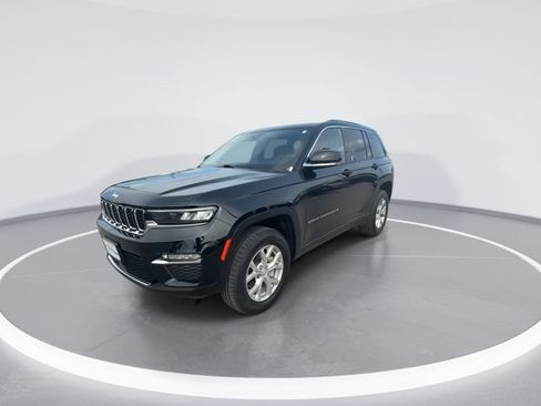 Used 2023 Jeep Grand Cherokee Limited AWD/4WD image 4
