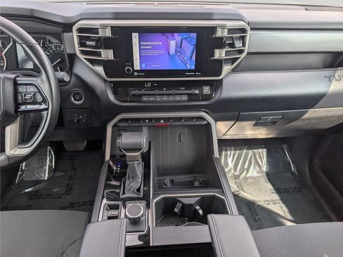 Used 2022 Toyota Tundra SR5 w/ SR5 Convenience Package AWD/4WD image 17