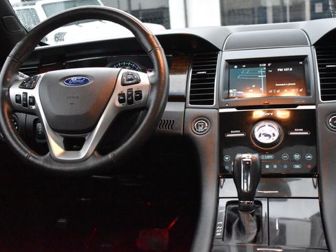Used 2017 Ford Taurus Limited image 2