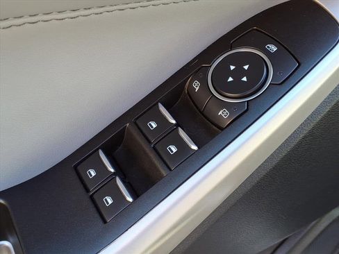 Used 2022 Ford Explorer XLT w/ Equipment Group 202A image 16