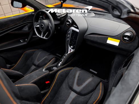 Used 2024 McLaren 750S Spider RWD image 40
