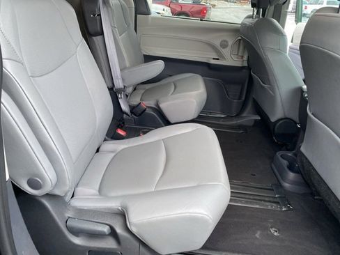 Used 2024 Toyota Sienna XLE image 34