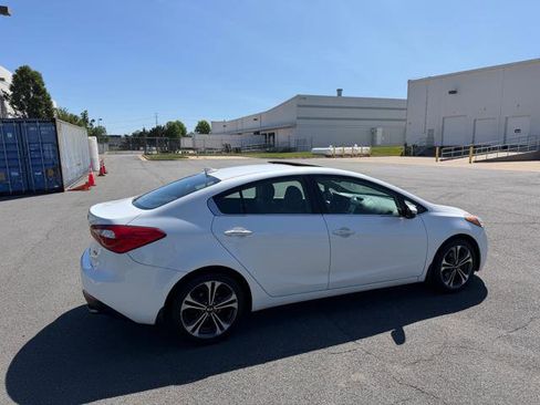 Used 2014 Kia Forte EX w/ Premium Package FWD image 4