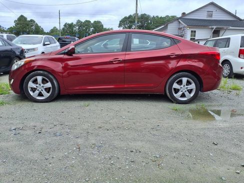 Used 2013 Hyundai Elantra GLS w/ Preferred Pkg image 3