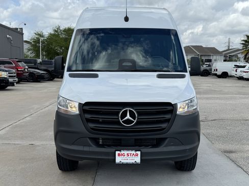 Used 2025 Mercedes-Benz Sprinter 2500 image 3