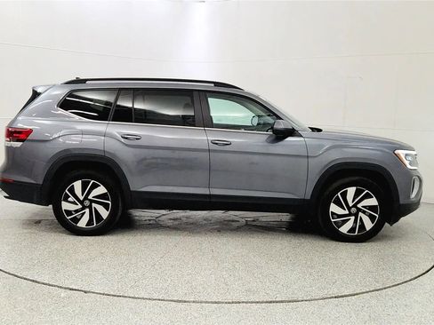 Used 2025 Volkswagen Atlas SE image 8