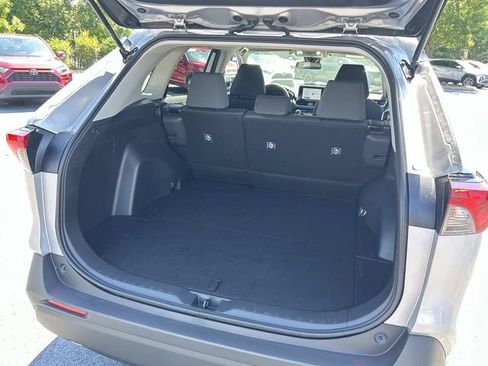 Used 2025 Toyota RAV4 XLE AWD/4WD image 12