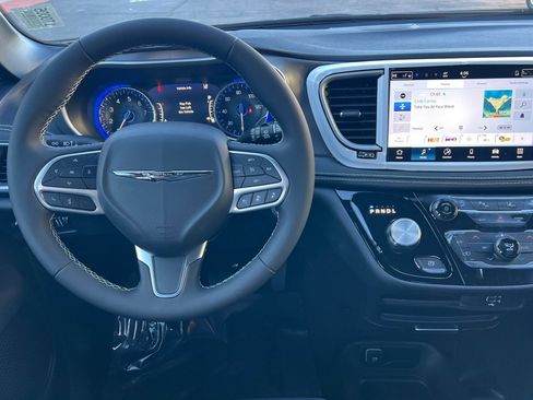 New 2026 Chrysler Pacifica Select image 12