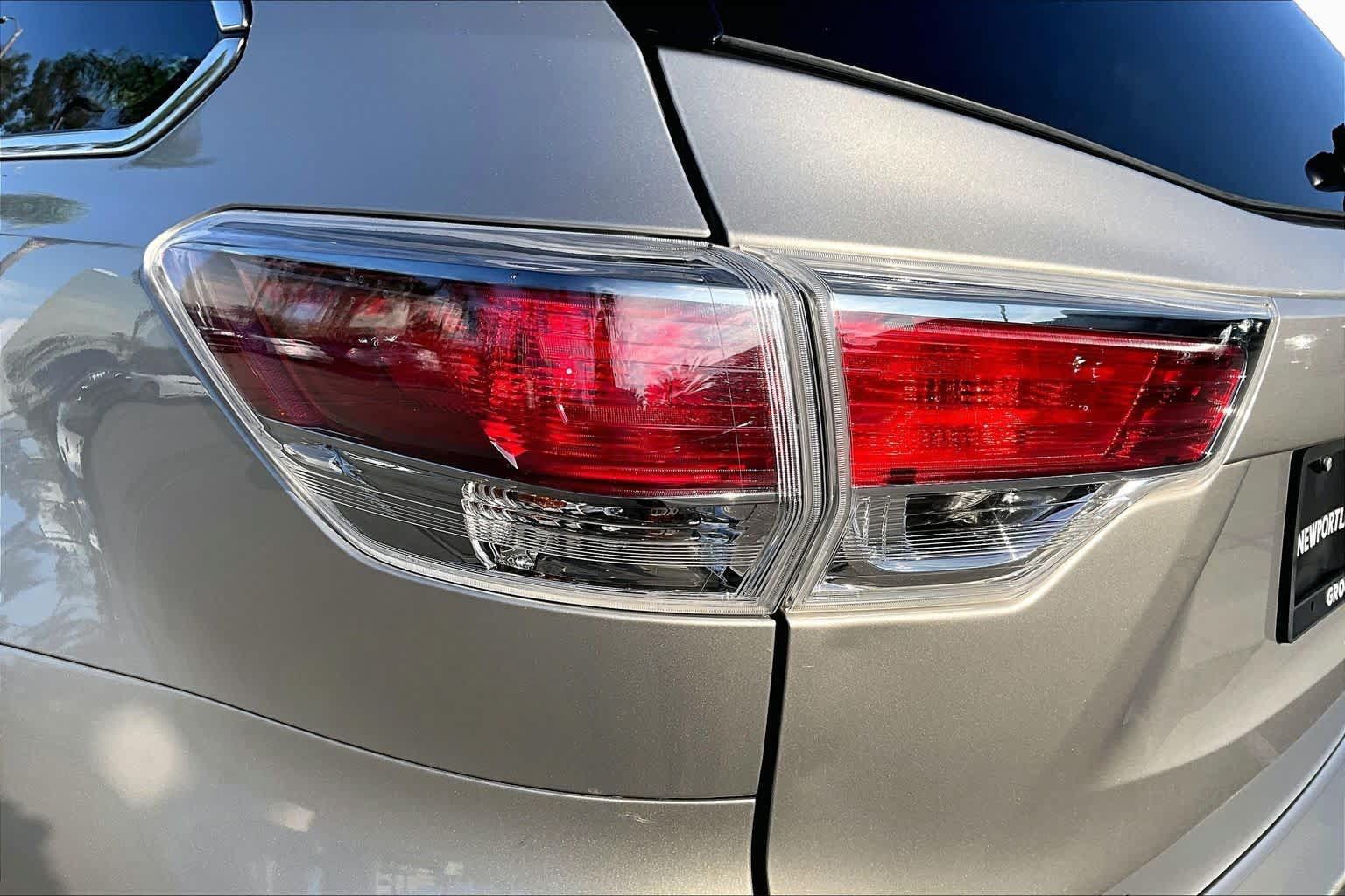 Used 2016 Toyota Highlander XLE FWD image 27