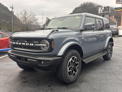 New 2025 Ford Bronco Outer Banks image 3